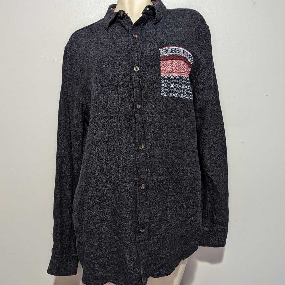 On the Byas Mens XL Button Down Cotton Shirt EUC Dark Blue Pattern Breast Pocket